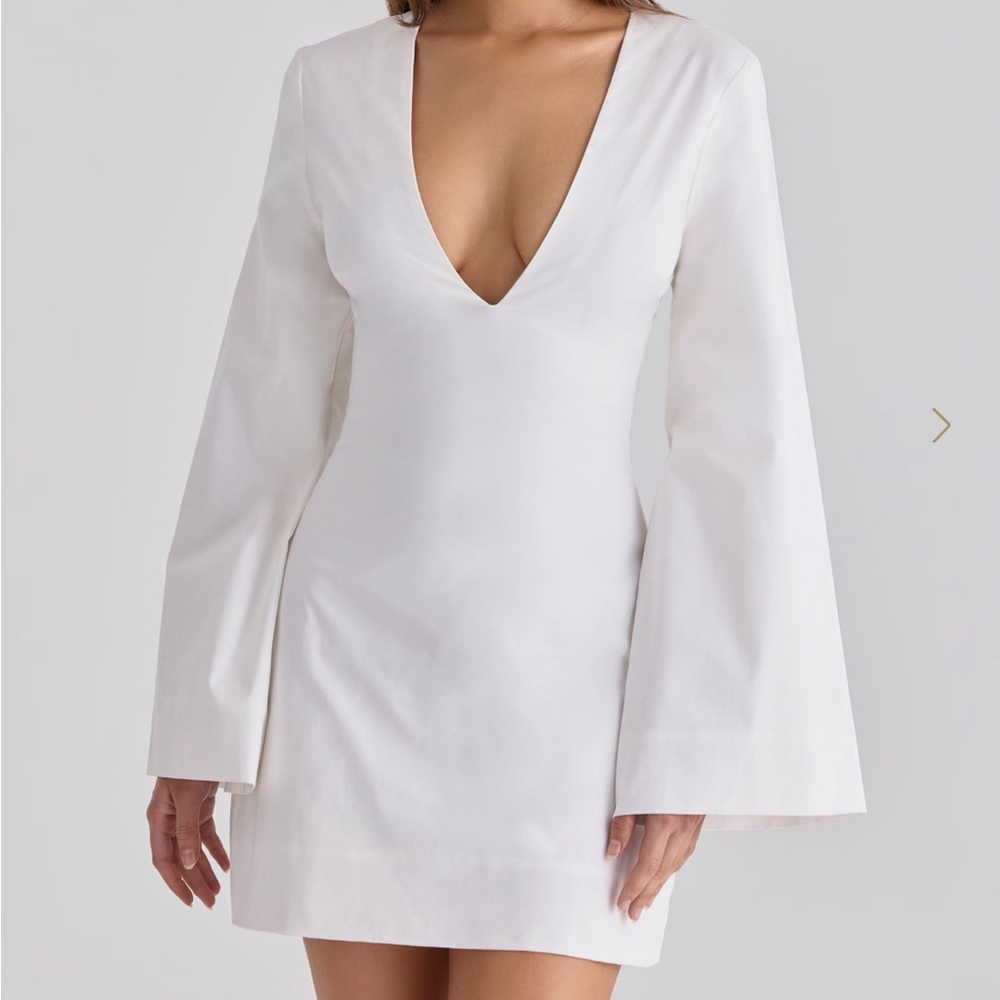 House of CB ‘Isha’- White Deep V Long Sleeve Mini Dress